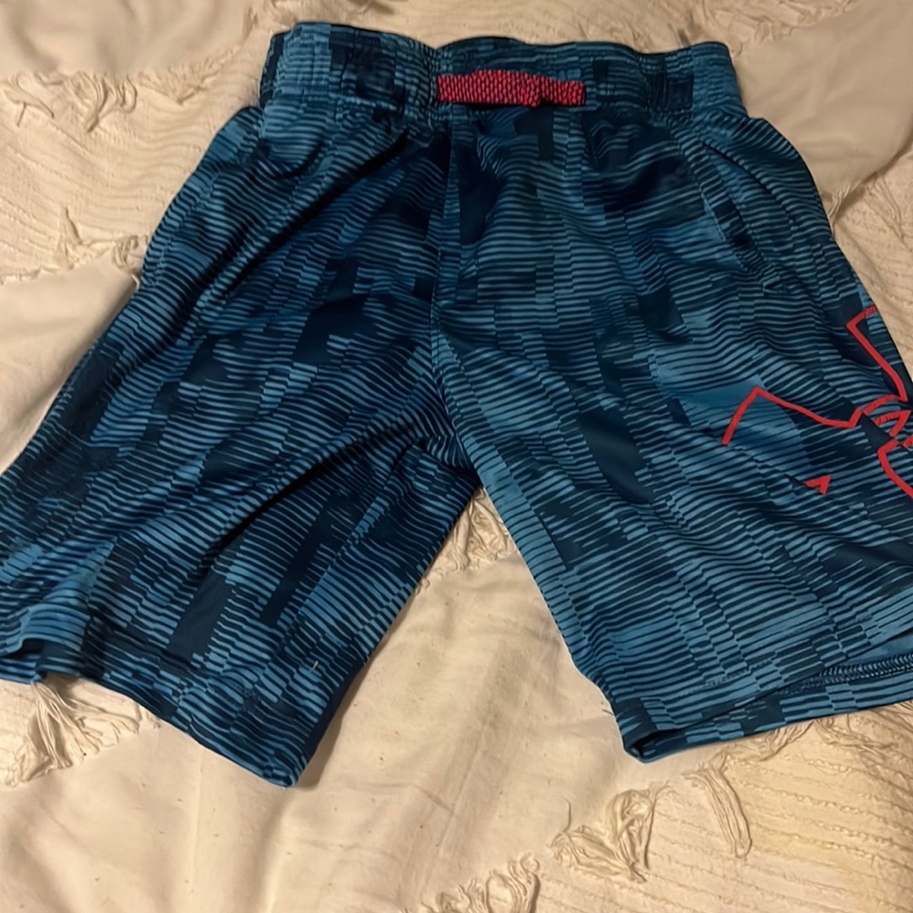 Excellent condition under armor shorts boys